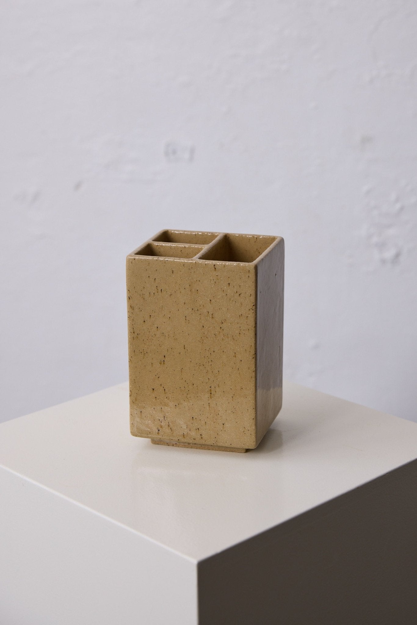 Isadia x Misma Anaru Vase - Isadia